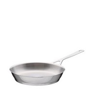 photo pots&pans long-handled frying pan in polished 18/10 stainless steel 1